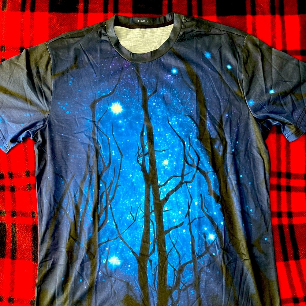 GRAPHIC T-Shirt $15